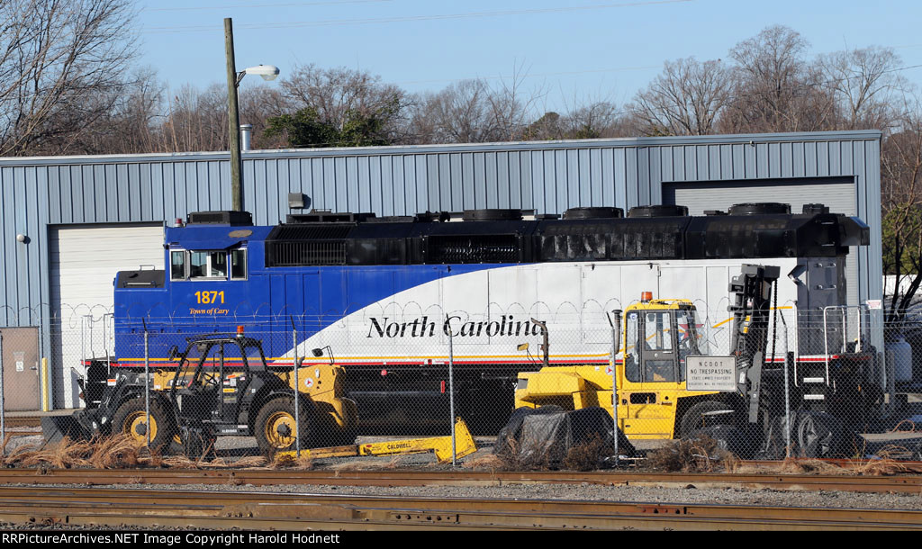 RNCX 1871 sits in the DOT yard